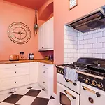 Beautiful 4bd Home, Sleeps 8, Parking, Manchester, Perfect For Groups *