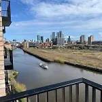 Apartmán Luxury 2br High-rise Balcony, Terrace, Parking