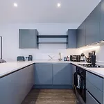 Stylish 1br Near Centre Salford Апартаменты *