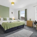 Comfortable 4 Bed - Free Parking & Fast Wifi Apartmán