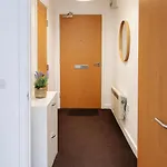 Modern 1 Bed Ideal For Long And Business Self Check-in Parking 5 Min Walk To Old Trafford * Манчестер