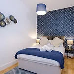 Beautiful 4bd Home, Sleeps 8, Parking, Manchester, Perfect For Groups