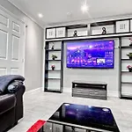 Deluxe 4-bed Near Etihad Stadium & C0-0p Arena, Sleeps 9 Apartmán *