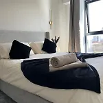 Daire Luxury 2br High-rise Balcony, Terrace, Parking *