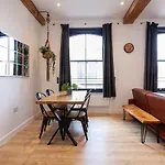 Characterful 2 Bed Near Victoria Station *