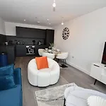 Modern 2 Bedroom In W Balcony Apartmán