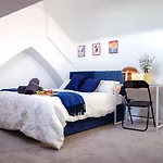 Near Uni And Hospital - Long - Fast Wi-fi - 15 Mins To