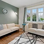 Modern 4 Bedroom House For 9 Guests With Free Parking By The Cosy Corner Nationwide Manchester