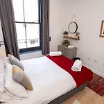 Characterful 2 Bed Near Victoria Station