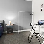 Arosa Escape- Modern2 Bed Suite,sleeps 5,free Parking,ps4,kingbed,wifi,near Christies Apartmán *