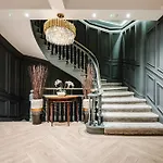 Spacious Location For Families Walk To