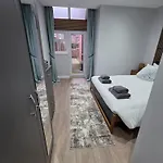 Easy Access To Airport &city Centre