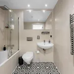 Апартаменты Penthouse Skyline - 2br, Massive Terrace Retreat