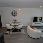 Modern 2 Bedroom In W Balcony * Manchester