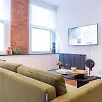 Base Steps From Attractions * Manchester