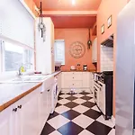 Beautiful 4bd Home, Sleeps 8, Parking, Manchester, Perfect For Groups Apartmán