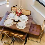 Spacious Location For Families Walk To