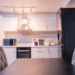 Whole Two Bed, One Bedroom With Riverside View - Secure Parking - Close To Centre And Old Trafford