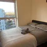 Comfortable 2-bedroom Flat Close Etihad And Coop Live