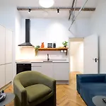 Serge At The Heim Διαμέρισμα *