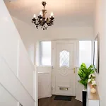 Modern & Spacious 4 Bedroom In *