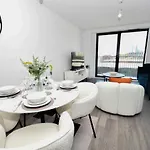 Modern 2 Bedroom In W Balcony Apartmán