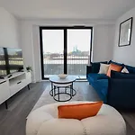 Modern 2 Bedroom In W Balcony Apartmán *