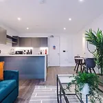 Апартаменты Stylish 1br Near Centre Salford Манчестер