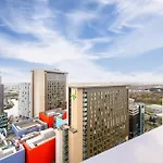 Penthouse Skyline - 2br, Massive Terrace Retreat *