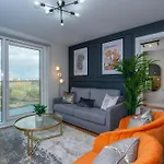 Apartamento Luxury Waterfront 2br - Free Gym Access & Parking