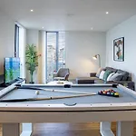 Centre Apartment, Pool Table شقة