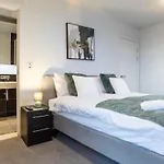Centre Apartment, Pool Table شقة *