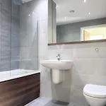 Modern Near Oxford Road, Centre דירה *