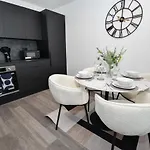 Modern 2 Bedroom In W Balcony Apartmán *