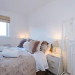 Stylish Mcr 1br Etihad Coop Live Parking Apartmán