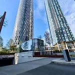 High Rise In Centre With Stunning Views Apartmán *