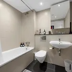 Waterfront Panorama - 2br + Balcony, Near Stadium Manchester