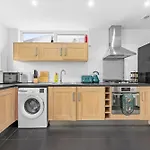 Διαμέρισμα Spacious 3 Bedroom House For Single & Group Upto 10 Guests And Free Parking For 3 Cars Μάντσεστερ