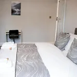 Modern & Spacious 4 Bedroom In *