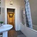 公寓 Charming 2-bed In M16 *