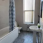 公寓 Charming 2-bed In M16