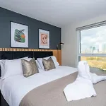 Luxury Waterfront 2br - Free Gym Access & Parking * مانشستر