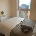 Comfortable 2-bedroom Flat Close Etihad And Coop Live *