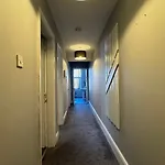 公寓 Charming 2-bed In M16