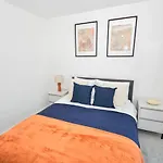 Modern 2 Bedroom In W Balcony Apartmán