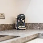 Modern 1-bed Centre Flat - Balcony & Parking *