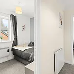 Arosa Escape- Modern2 Bed Suite,sleeps 5,free Parking,ps4,kingbed,wifi,near Christies * Manchester