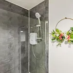 Arosa Escape- Modern2 Bed Suite,sleeps 5,free Parking,ps4,kingbed,wifi,near Christies Lejlighed *