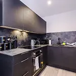 Cosy 1br Near Media & Centre شقة مانشستر