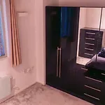 Whole Two Bed, One Bedroom With Riverside View - Secure Parking - Close To Centre And Old Trafford Манчестер